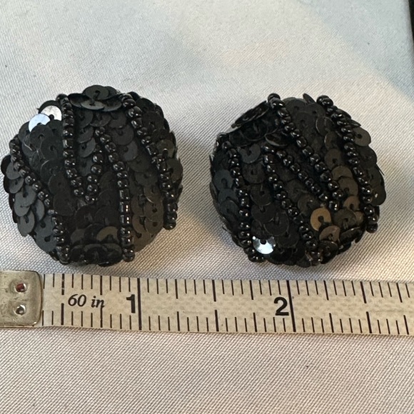 Unique vintage black sequin button style earrings - Picture 3 of 6